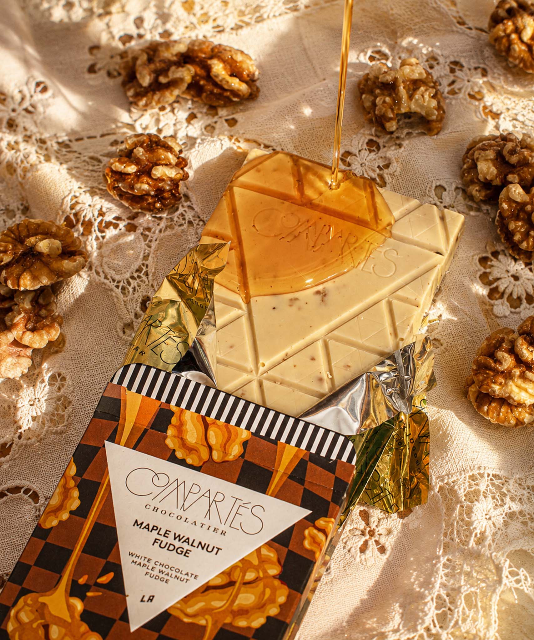 Gourmet Chocolate Bar filled with maple and walnuts for the holiday. Maple walnut fudge flavored chocolate bars for Christmas by Compartes.