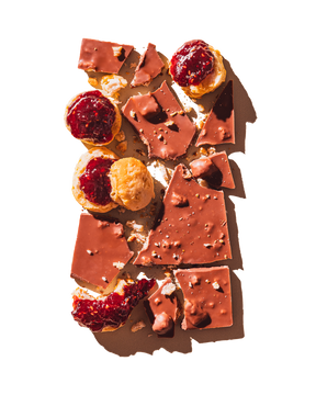 Compartes best scones and jam chocolate bar gift, milk chocolate with scones and red jam