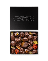 Compartes gourmet Vegan dark chocolate gift box, dark chocolates and dipped fruits in a black box
