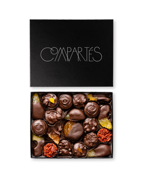 Compartes gourmet Vegan dark chocolate gift box, dark chocolates and dipped fruits in a black box